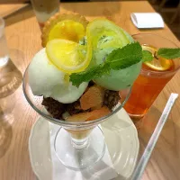 シチリアレモン香る、レモンとピスタチオのパフェ（フルーツルイボスアイスティー ピーチ＆マンゴー）|morimi32さん