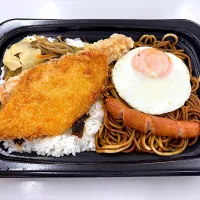 お昼ご飯🍚［ほっともっと❣️BIGのりタル弁当・ソース焼きスパ😊✨］・なんか美味しそうと思って注文したら😋多くて食べれませんでしたぁ〰︎😂💦笑| 山勝さん
