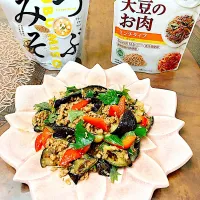 大豆のお肉とつぶみそで茄子肉みそ炒め|ショコラさん