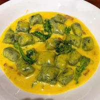 ほうれん草ニョッキ　菜の花とベーコンのかぼちゃクリームソース|こいちさん