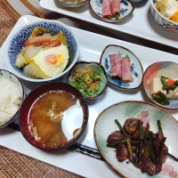 ハツとにんにくの芽炒め定食です✨お義母さんから頂いた高野豆腐も添えて🍀|rikako♪。.:＊さん