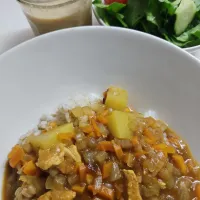 ☆夕飯☆チキンカレー、サラダ、オニオンドレッシング|ｼｮｺﾗさん