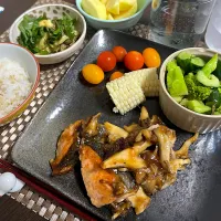 7/10晩ご飯：鮭と舞茸の甘酢炒め|ななみんさん