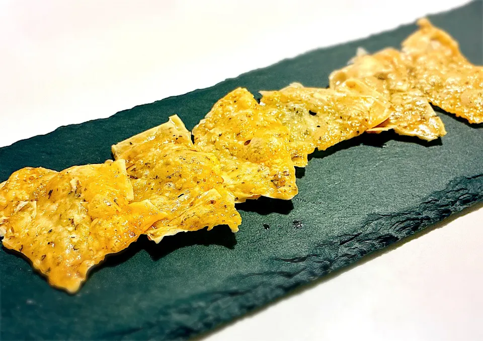 チーズのパリパリ焼き🧀|chibiさん