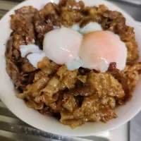 生ラムとイベリコ豚合わせ焼肉丼、温玉のせ|時雨さん