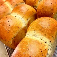「 Pain de Mie 」
シンプルだけど 味わい深い
トーストブレッドが食べたくて
超久しぶりに パン・ド・ミ
美味しいベーコンとサラダを添えて
朝ごはん🍞