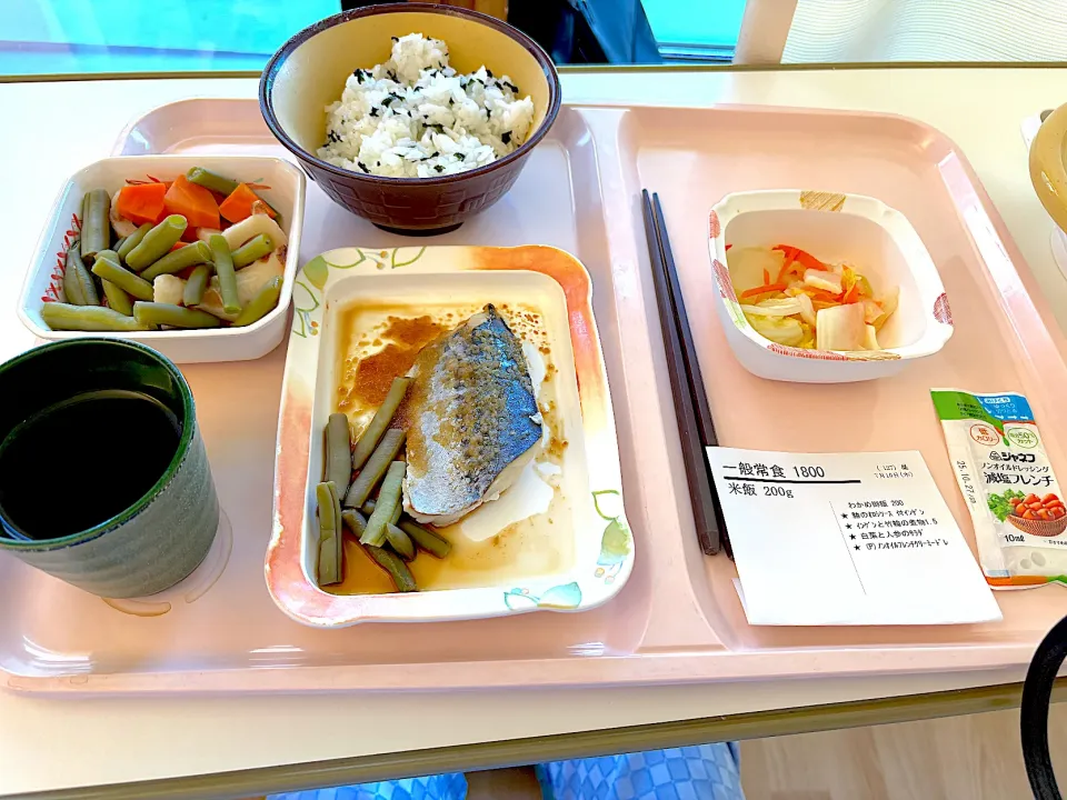 入院１日目のお昼　いかにも病院食食欲出ない。|ナタママさん