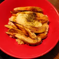 ナスの蒲焼き丼温玉載せ作りました〜👨‍🍳🍆|quita (喜田)さん