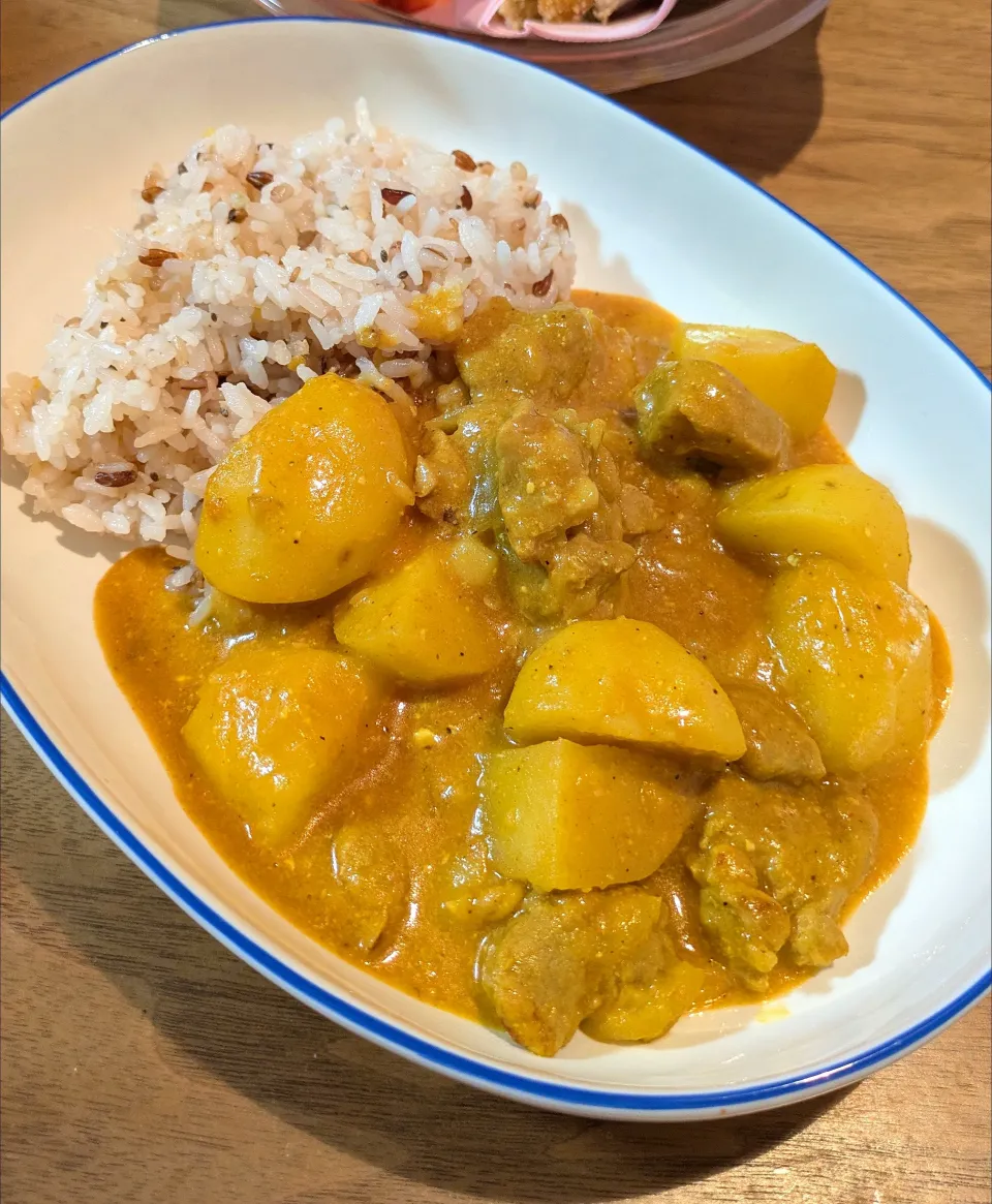 豚ヒレ肉とじゃがいもの甘口カレー|あぼちさん