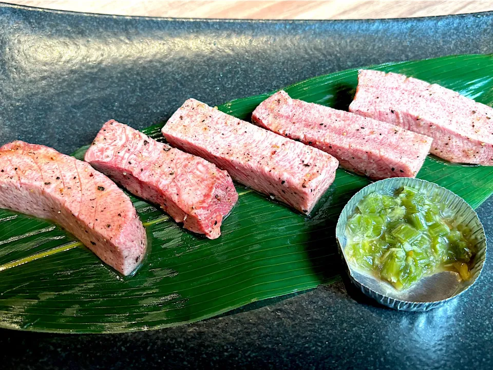 7月10日・［今日はお肉の日🍖］・③厚切りタン😋✨（これは初めて注文！名前はもっと長かったけど🤔これで5,000円はちょっと高い😅多分熟成タン❣️笑）|山勝さん