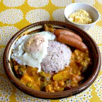 トッピングたくさんカレーと青のりポテサラ