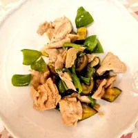 ピーマンとなすと豚肉の炒め物❤️|かおるcitronさん