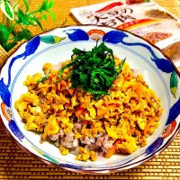 大豆のお肉ミンチで★たまそぼろ丼| まめもにおさん
