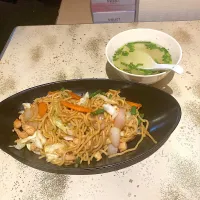 焼きそばとスープ（実況中継中）|なびさん