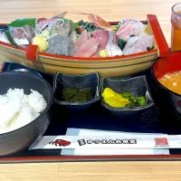 ゆうまん丸食堂　舟盛り定食|yamaさん