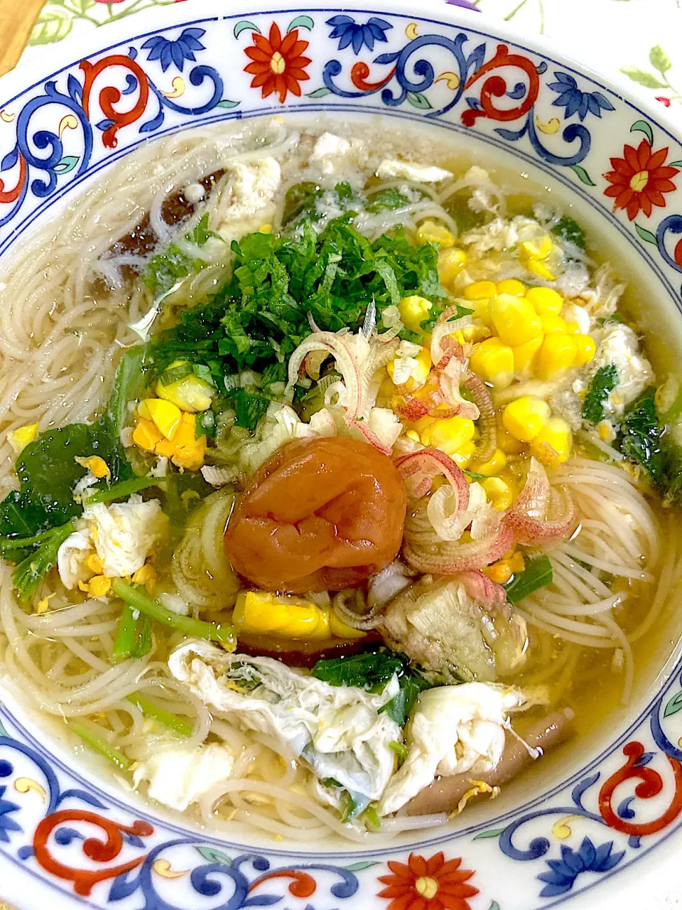 夏の夜メシ🌙薬味たっぷり揖保乃糸で温素麺🥢梅干しトッピング〜|keitanさん