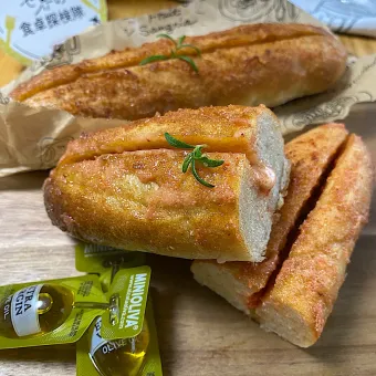 Snapdishの人気料理写真:華金だよ!おいしさのみちひらくyoukiの世界バルIN フランス🇫🇷     明太子フランス