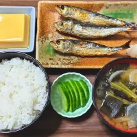 今日の朝ごはん（ごはんは青森県産はれわたり、めざし（いわしの丸干し）、玉子豆腐、かぶとわかめのみそ汁、はぐら瓜漬）|Mars＠釜飯作り研究中さん
