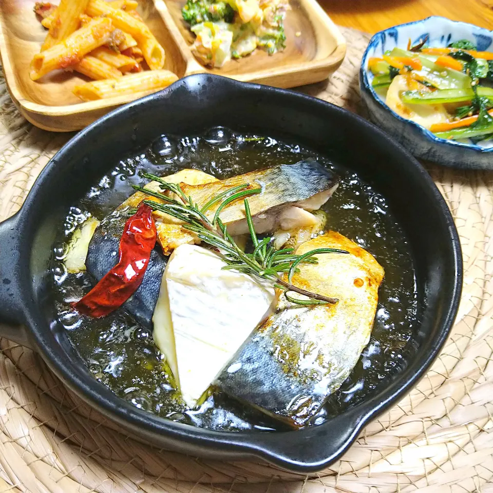 鯖とカマンベールのアヒージョ🌶️🧄|とまと🍅さん