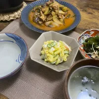 ナスと味噌炒め　マカロニサラダ　ワカメエノキの和物　土鍋ご飯　味噌汁|♡misaki♡さん