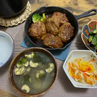 ハンバーグ　パプリカマリネ　オクラの胡麻和え　土鍋ご飯　味噌汁|♡misaki♡さん