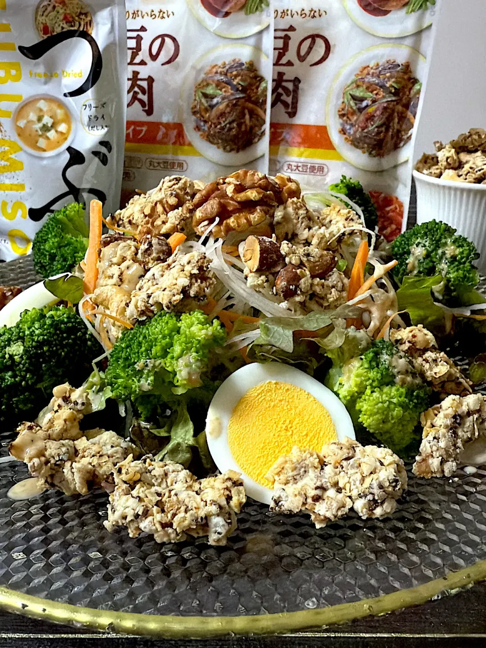 大豆のお肉とつぶみそでグラノーラサラダ🥗✨|いっちゃんさん