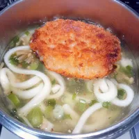 なめ茸と肉そぼろ入りとろみ付きコロッケうどん|darkbaronさん