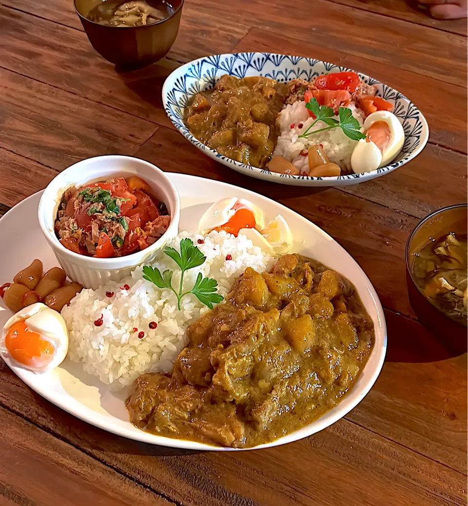 手羽元スパイスカレー  トマトツナバジル  自家製らっきょう|Nakaba Kobayashiさん