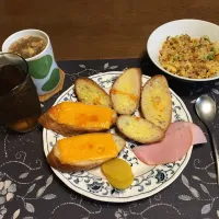 マルコメ様の大豆のお肉ミンチタイプとつぶみそを使ったスタミナ味噌汁、大豆のお肉の炒飯、他(昼飯)|enarinさん