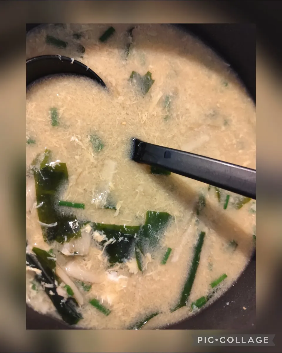 つぶみその味噌汁(ネギ、冷凍ささがきごぼう、乾燥ワカメ、卵一つ)|m.rafuさん