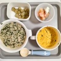 【離乳食完了期】🌅小松菜玉ねぎオートミール味噌󠄀粥・とろとろ卵・茄子・桃ヨーグルト|souさん