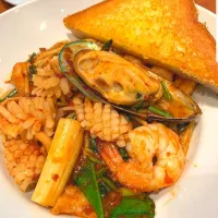 Tom Yum Seafood Spaghetti 🦑🦐🍝🤤|An'leeさん