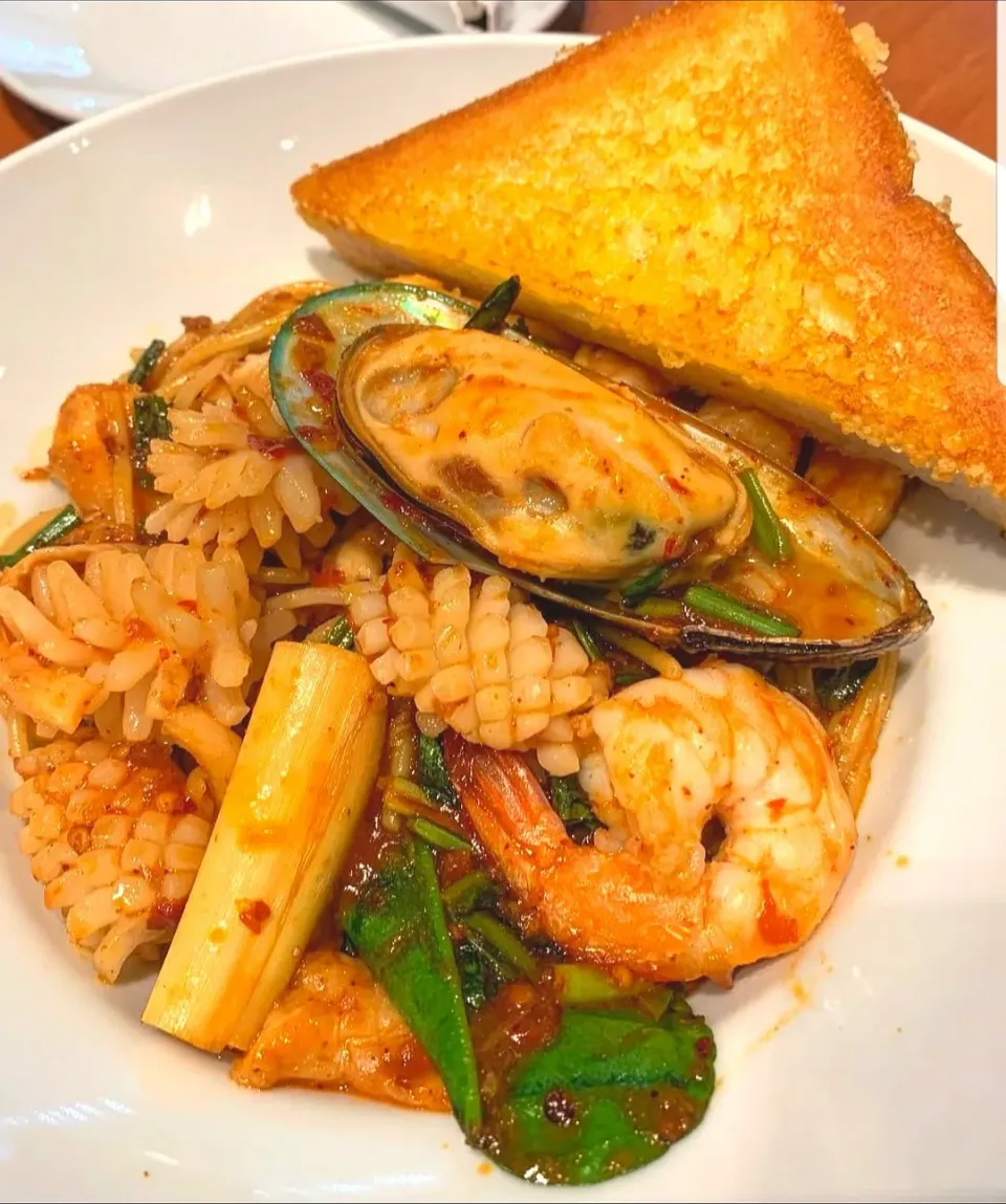 Tom Yum Seafood Spaghetti 🦑🦐🍝🤤|An'leeさん