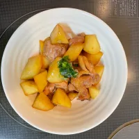 じゃがいもと鶏肉の甘辛炒め|あきたまさん