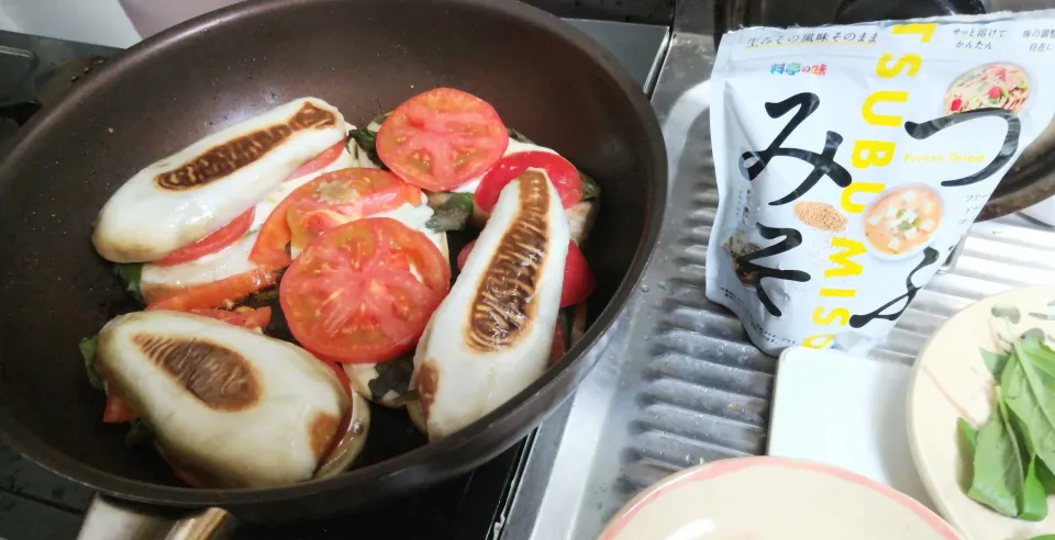 バジルトマトの白茄子挟み焼き(つぶみそチーズ味)|maimaipapaさん