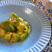 冷や汁の素でアボカドを和える|ゆずさん