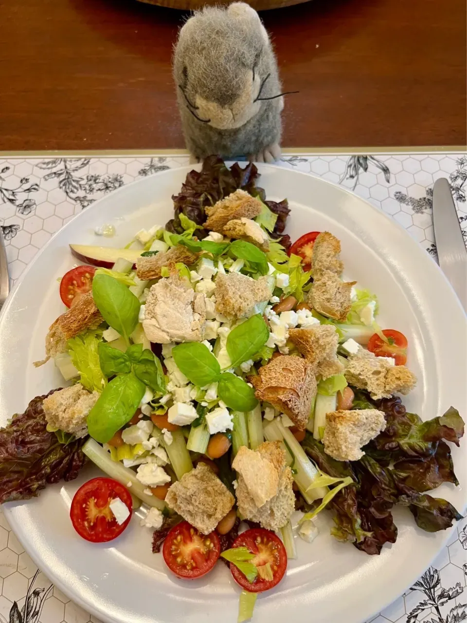 2025/7/12   ちょっぴりマリネしたセロリのサラダ   Marinated Celery Salad with Chickpeas and Feta|19 Boys & 野鳥さん