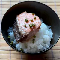 御飯 焼いたサーモン 実山椒塩漬け| keisukeさん