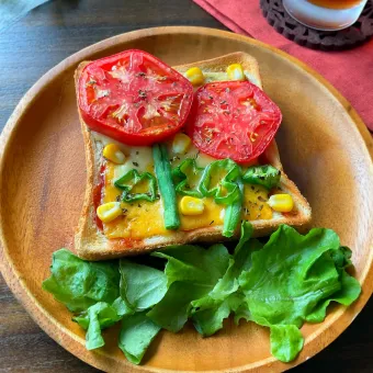 Snapdishの人気料理写真:みったんさんの料理 こずりんちゃんのお花畑なピザトースト