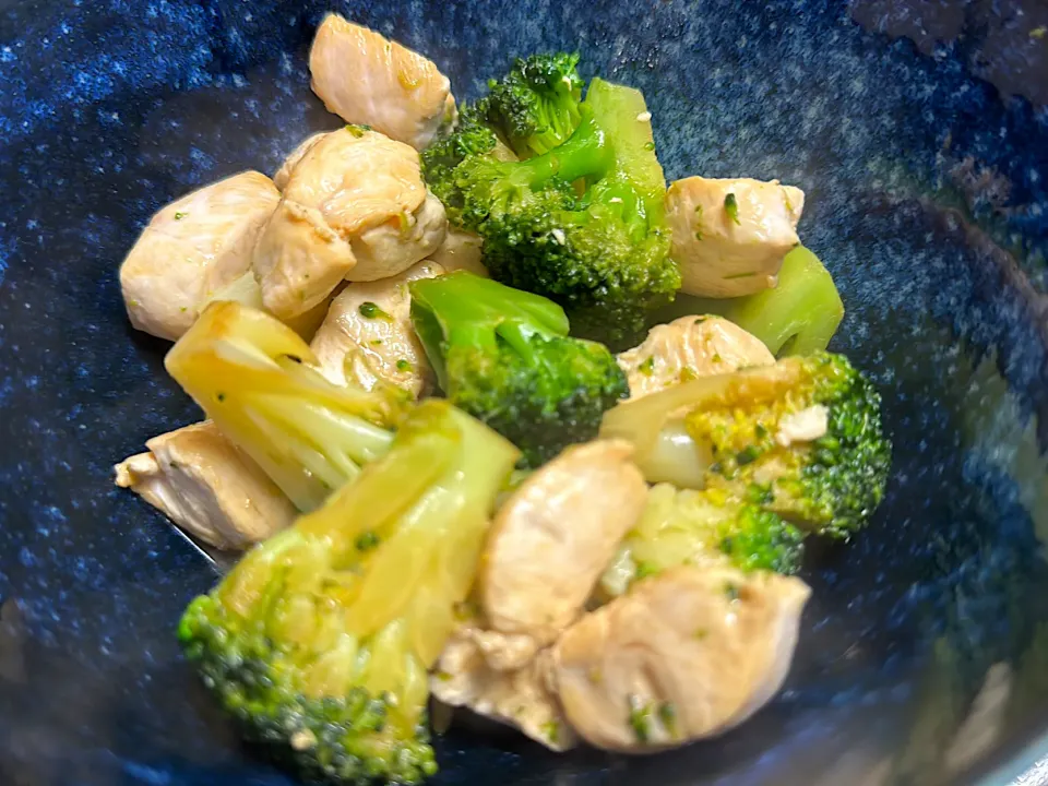 鳥ササミとブロッコリー塩醤油タレ|あべたかひろさん