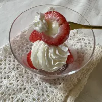 いちごのアイスクリーム🍓|mimiしろさん