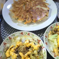 しめじとキャベツの塩昆布炒め＆餃子| テケテケさん