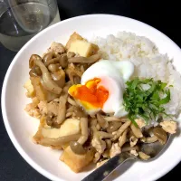 21:53 厚揚げときのこと鶏挽肉炒め|へれ子さん
