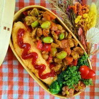 夏カレー弁当
　健康スパイスたっぷり薬膳カレー（カレールウ不使用、油不使用）
　オムレツ
　シャウエッセン
美味しくできました✨|ふかふかごはんさん