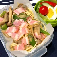 サラダ、オクラとキノコのバター醤油パスタ|きらきらさん