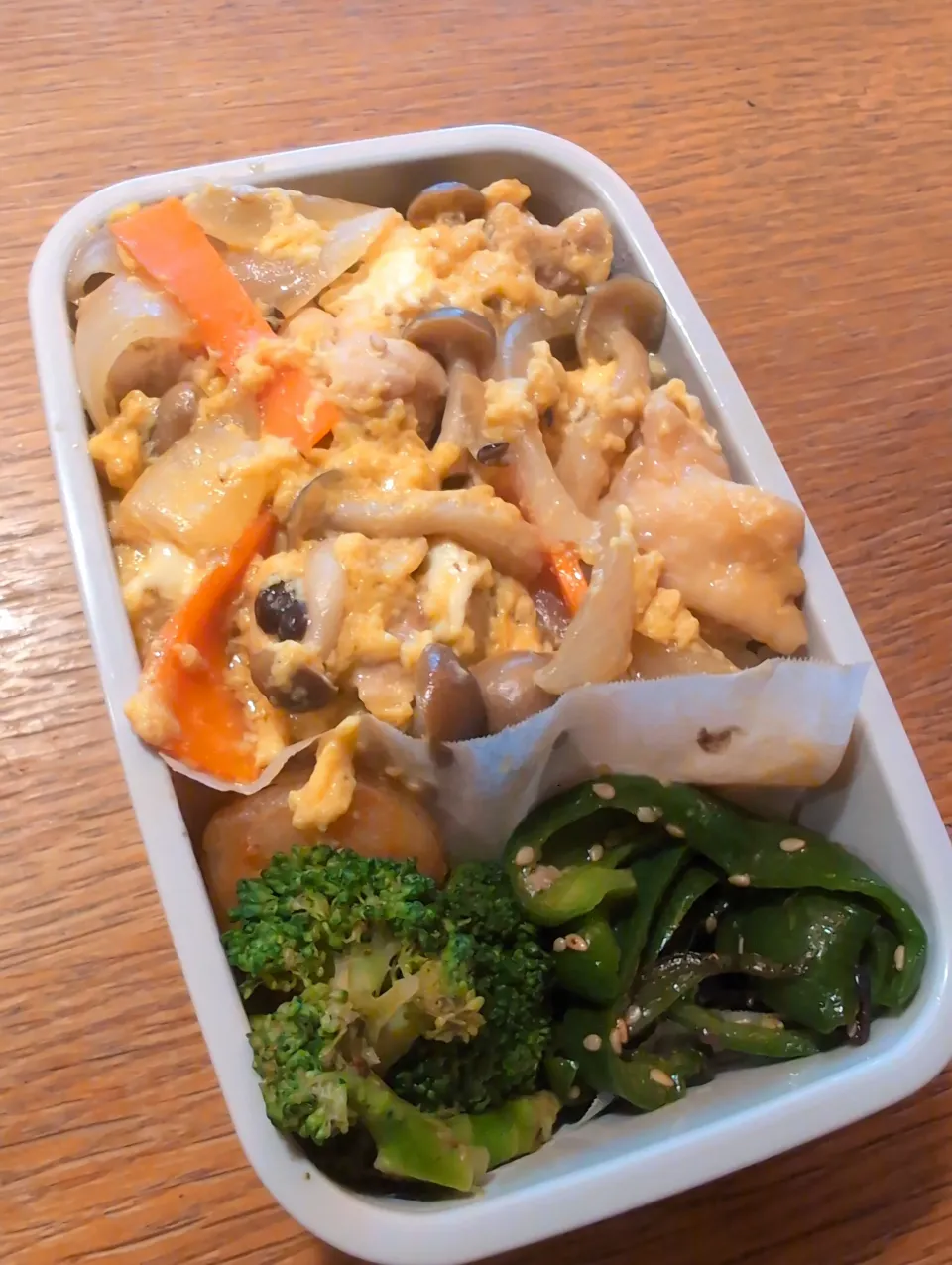 親子丼弁当|まきごろうさん
