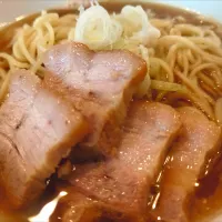 【秋田県角舘本店は1988年創業】
自家製麺 伊藤 赤羽店 
肉そば小 (950円)
＋白飯小 (150円)
@赤羽1分 
25187
〈醤96塩27噌󠄀15タ7昆9出9F11
冷12混1〉