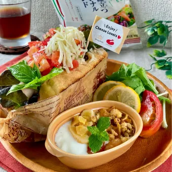 Snapdishの人気料理写真:香り際立つオリジナルブレンド＆サルサソース☆ホットドック