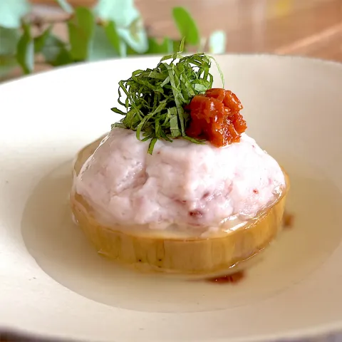 「白だしゴールド」を使ってみたSnapdishの料理・レシピ写真:白ナス(トロナス)のイカ真薯(しんじょ)詰め