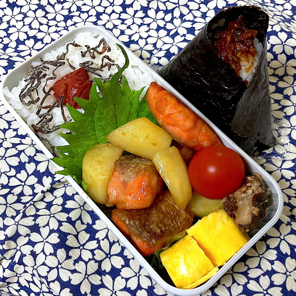 鮭とジャガイモのバタポン照り焼き🍱|SaDaさん